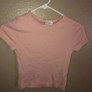 basic light pink top, never worn, staple piece, very cute and simple💕
